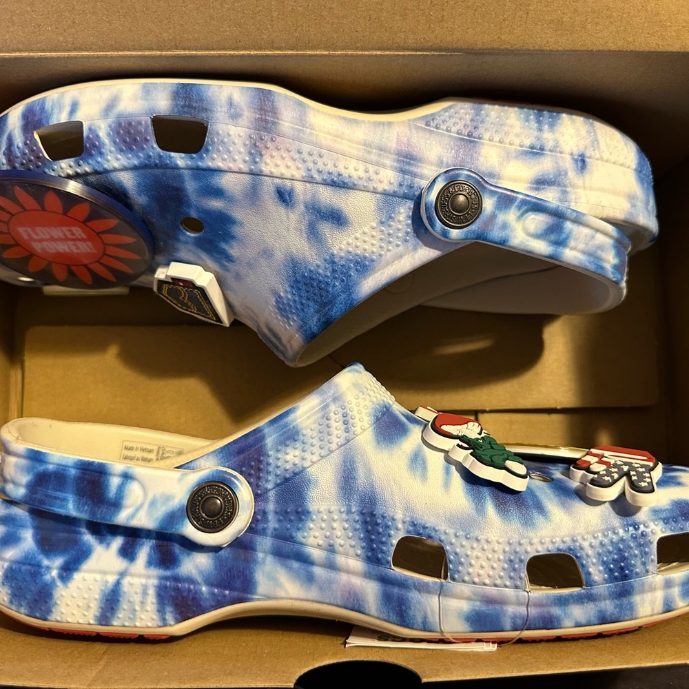 Levi’s Clogs - Picture 1 of 2